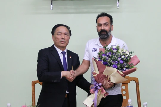 Trước ngày hội quân, Thanh Hóa đã kịp đưa về ông thầy người Italia HLV Fabio Lopez để chèo lái đội bóng V.League 2020 (ảnh Mạnh Cường)