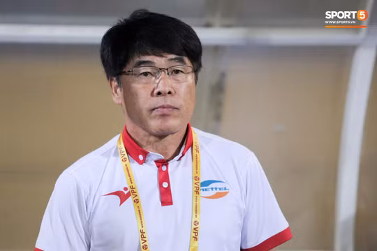 HLV Lee Heung-sil là nhà cầm quân thứ 5 tại V.League 2019 rời đội bóng ( ảnh Sport5)