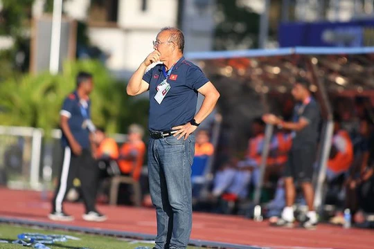 Trong trận gặp U22 Indonesia, ông Park đã có 6 sự thay đổi cầu thủ so với trận đấu trước. Ảnh VFF