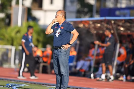 Trong trận gặp U22 Indonesia, ông Park đã có 6 sự thay đổi cầu thủ so với trận đấu trước. Ảnh VFF