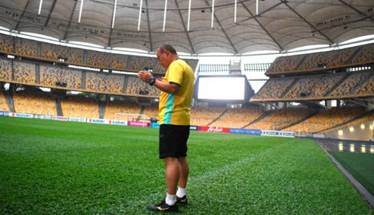 Ông Park và ông Tan bất phân thắng bại tại sân Bukit Jalil. Ảnh Dailysao