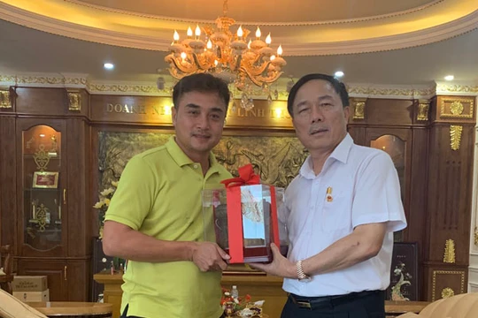 Khi không nhìn cùng 1 hướng thì tốt nhất là nên chia tay nhau (ảnh Hội CĐV)