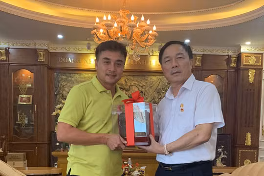 Khi không nhìn cùng 1 hướng thì tốt nhất là nên chia tay nhau (ảnh Hội CĐV)