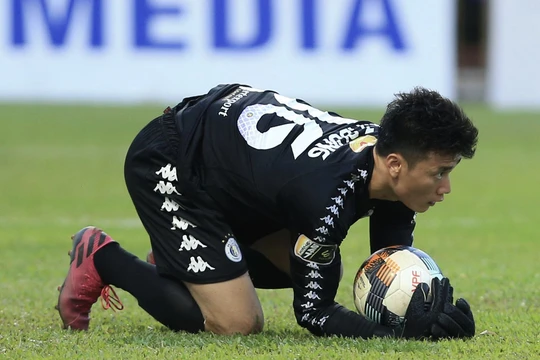 Đội Hà Nội có mùa giải thành công nhưng với thủ môn quốc dân này thì lại thất bại. Ảnh VPF