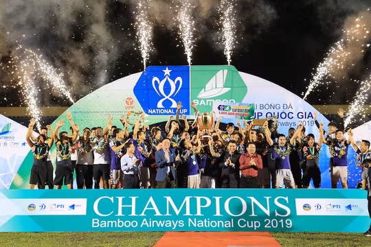 Lễ đăng quang của đội vô địch Cúp quốc gia 2019. (Ảnh VPF)