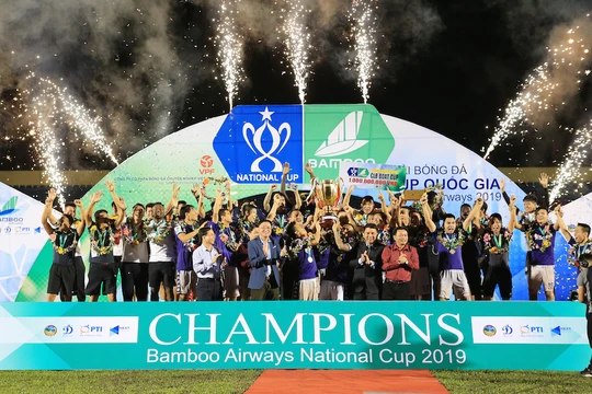 Lễ đăng quang của đội vô địch Cúp quốc gia 2019. (Ảnh VPF)