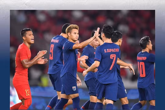 Thắng đậm Indonesia 3-0, Thái Lan chiếm ngôi đầu bảng G. Ảnh FAT