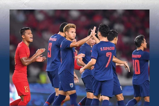 Thắng đậm Indonesia 3-0, Thái Lan chiếm ngôi đầu bảng G. Ảnh FAT