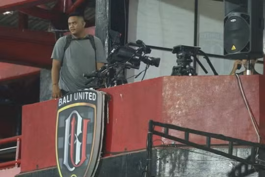 "Gián điệp" của Indonesia bí mật ghi hình buổi tập của ĐT Việt Nam. Ảnh HH