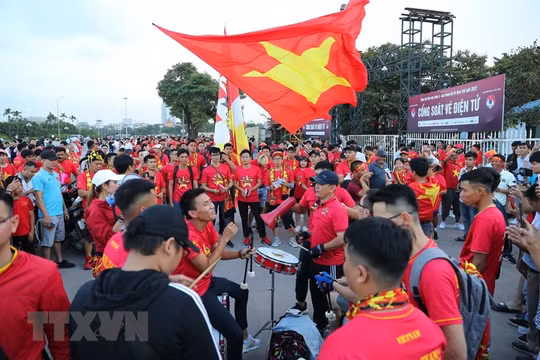 Niềm vui chiến thắng. Ảnh AT.