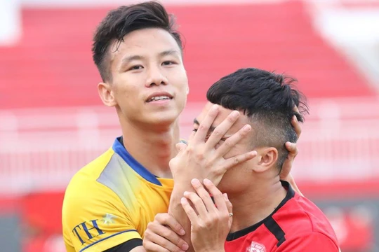 Khuôn mặt nào đang chờ được kỳ vọng tỏa sáng ngay lần đầu vào sân? (ảnh SLNA)