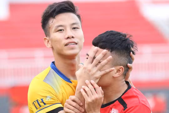 Khuôn mặt nào đang chờ được kỳ vọng tỏa sáng ngay lần đầu vào sân? (ảnh SLNA)