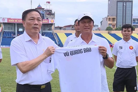 Liệu họ có phải là một cặp đôi hoàn hảo không ? (ảnh Hội CĐV Thanh Hóa)