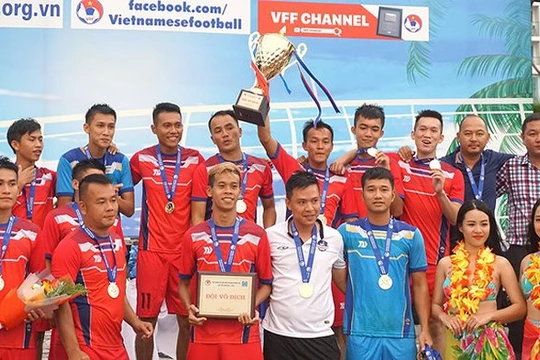 Nhà vô địch Khánh Hòa dính nghi án HLV trưởng đi xin điểm trước khi lên ngôi vô địch giải bóng đá bãi biển quốc gia 2019. Ảnh Bá Duy