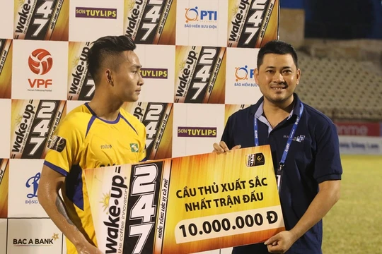 Hồ Tuấn Tài xứng đáng suất đá chính hàng công SLNA. (ảnh Thanh Chương).