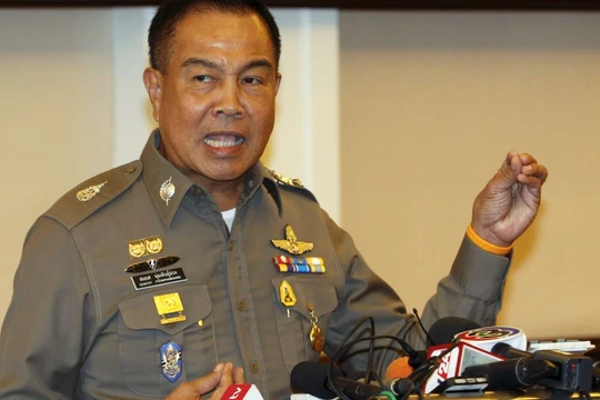 Chiếc ghế của Chủ tịch FAT Somyot, cựu tướng cảnh sát Hoàng gia Thái Lan đang lung lay (ảnh CNN)