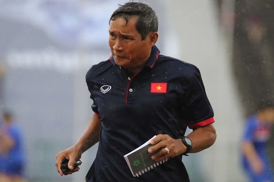 “Phải có những ông bầu giống như bóng đá nam thì bóng đá nữ mới phát triển được" HLV Mai Đức Chung nói.