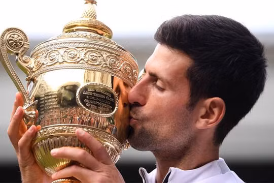 Kéo dài 4 giờ 57 phút, trận chung kết năm nay đi vào lịch sử giải đấu khi là trận có thời gian dài nhất và hay bậc nhất lịch sử Wimbledon. Ảnh ATP