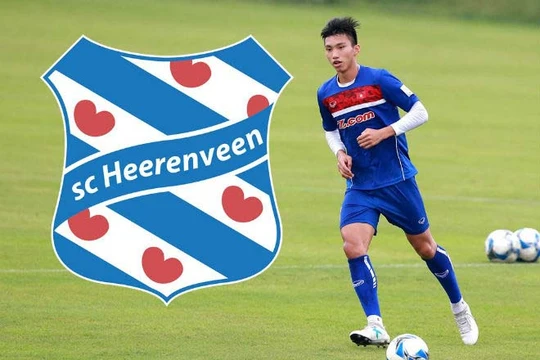 Các nhà báo thể thao Việt Nam cũng bất ngờ bởi bầu Hiển khá kín thương vụ triệu USD với giới truyền thông. Ảnh HNFC.