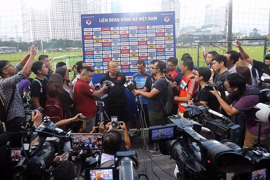 "Tôi và các cầu thủ sẽ nỗ lực hết mình để không làm người dân Việt Nam phải thất vọng khi đặt niềm tin vào đội bóng". Ảnh VPF.