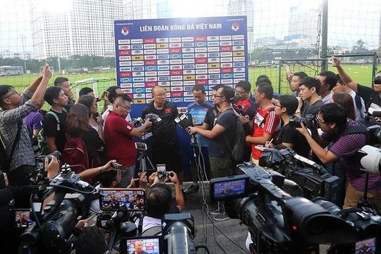 "Tôi và các cầu thủ sẽ nỗ lực hết mình để không làm người dân Việt Nam phải thất vọng khi đặt niềm tin vào đội bóng". Ảnh VPF.