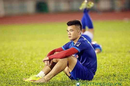 Vận đen mãi đeo bám tiền vệ trung tâm 27 tuổi có lối đá xông xáo, giàu năng lượng bậc nhất sân cỏ Việt Nam vào thời điểm hiện nay. Ảnh FBCN