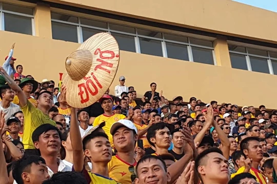 Chủ nhà Nam Định đã đòi cả nợ lẫn lãi trận thua 2-3 lượt đi trên sân Thanh Hóa. Ảnh VietTimes