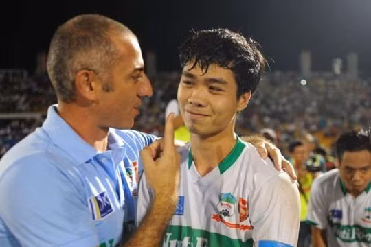  Guillaume Graechen, thầy cũ của Công Phượng tại lò đào tạo Hoàng Anh Gia Lai JMG là người giới thiệu CP10 đi Pháp (ảnh HAGL)