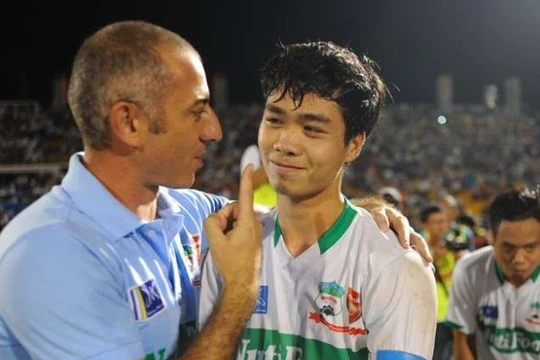  Guillaume Graechen, thầy cũ của Công Phượng tại lò đào tạo Hoàng Anh Gia Lai JMG là người giới thiệu CP10 đi Pháp (ảnh HAGL)