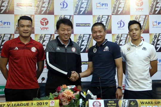 Chức vô địch V.League 2019 giờ đây chỉ là cuộc đua “song mã” giữa chủ nhà TP.HCM và Hà Nội. Ảnh VPF.
