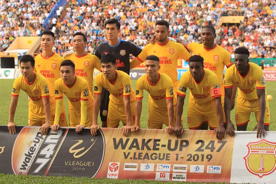 Cổ động viên Nam Định đang hy vọng đội nhà sẽ có điểm trên sân khách (ảnh VPF)