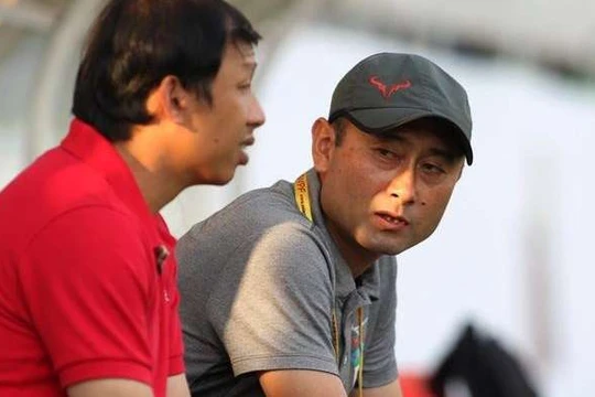 6 trận chỉ kiếm được 6 điểm mà ông Dương Minh Ninh đã xin từ chức, vậy chuỗi 6 trận nhưng chỉ có được 2 điểm thì liệu bầu Đức có thêm lần nữa “thay ngựa giữa dòng” không? (ảnh Fox Sport)