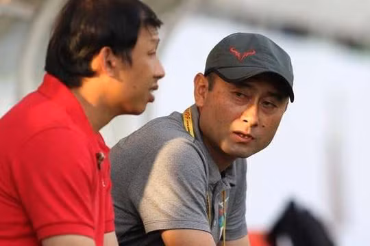 6 trận chỉ kiếm được 6 điểm mà ông Dương Minh Ninh đã xin từ chức, vậy chuỗi 6 trận nhưng chỉ có được 2 điểm thì liệu bầu Đức có thêm lần nữa “thay ngựa giữa dòng” không? (ảnh Fox Sport)