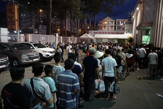 "Ngày hội bóng đá" trên sân Thống Nhất. Ảnh Hoàng Hùng.