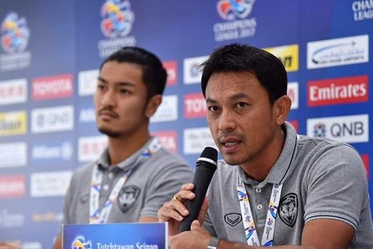 Tawan Sripan được tăng cường huấn luyện U22 Thái Lan cho đến sau loạt trận vòng loại World Cup 2022. Ảnh FAT