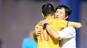 Em ở lại, anh đi. (ảnh THFC).