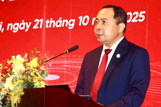 Thứ trưởng Thường trực Hải Quân phân tích “gần dân hơn” nghĩa là chính quyền phục vụ người dân tốt hơn nhờ công nghệ.