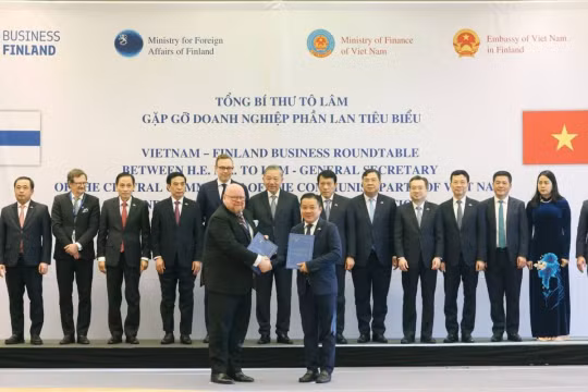 Tập đoàn VNPT và Tập đoàn Nokia trao hợp đồng hợp tác dưới sự chứng kiến của Tổng Bí thư Tô Lâm.