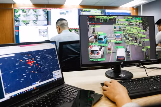 Hà Nội vận hành hệ thống điều hành giao thông thông minh, kết nối dữ liệu thời gian thực, ứng dụng trí tuệ nhân tạo trong phân tích và dự báo, hướng tới mô hình quản trị đô thị dựa trên dữ liệu mở.