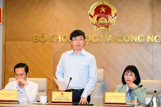 Thứ trưởng Bộ Khoa học và Công nghệ Bùi Hoàng Phương phát biểu tại Họp báo thường kỳ. 