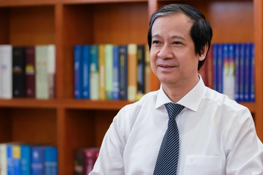 Bộ trưởng Bộ Giáo dục và Đào tạo Nguyễn Kim Sơn.