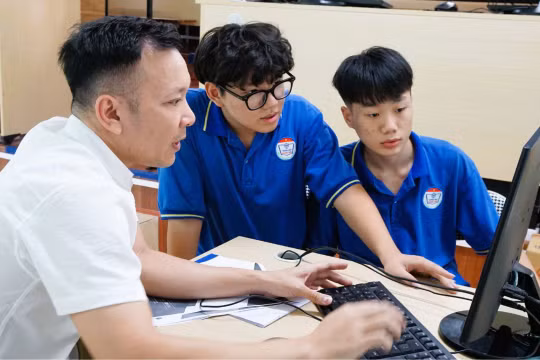 Thanh, thiếu niên cần được trang bị những kỹ năng, quy tắc ứng xử trên mạng xã hội.