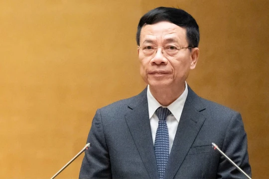 Bộ trưởng Bộ Khoa học và Công nghệ Nguyễn Mạnh Hùng báo cáo tại Quốc hội sáng 21/11.