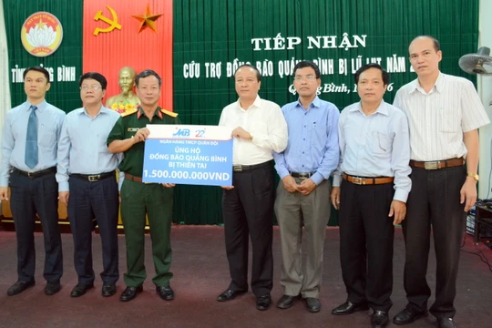 Ngân hàng TMCP Quân đội ủng hộ miền Trung.