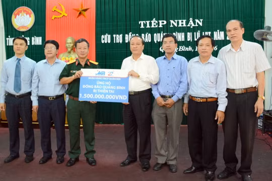 Ngân hàng TMCP Quân đội ủng hộ miền Trung.