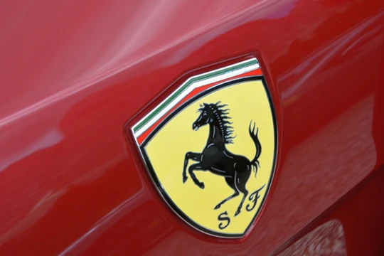 Mỗi chiếc xe bán ra của Ferrari lãi đến 90.000 USD