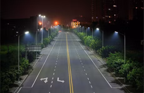 Đèn LED sẽ được lắp đặt trên tuyến đê Vân Cốc. (Ảnh minh họa, nguồn KTĐT)