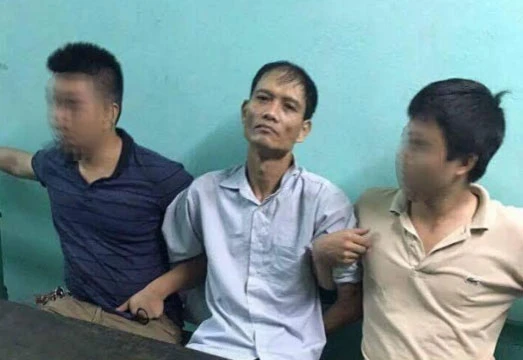 Nghi phạm Doãn Trung Dũng (ở giữa) bị bắt tại Hải Phòng.