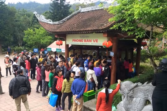 Đề xuất thu phí tham quan Yên Tử chưa được HĐND Quảng Ninh xem xét.