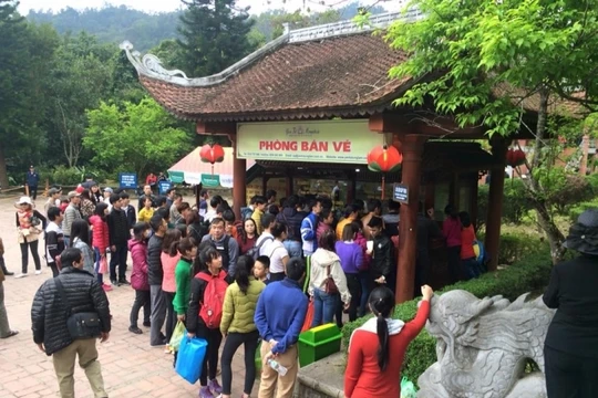 Đề xuất thu phí tham quan Yên Tử chưa được HĐND Quảng Ninh xem xét.